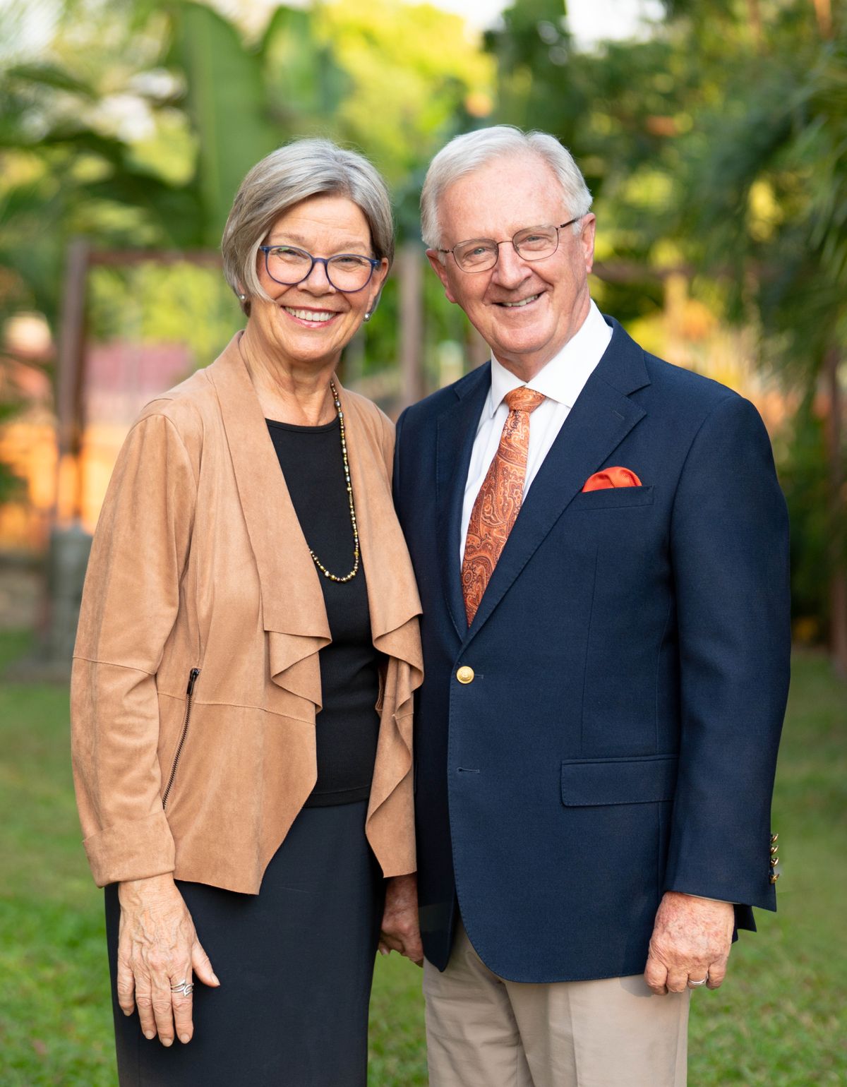 Mats och Ann-Catrin står bredvid varandra och ler stort.