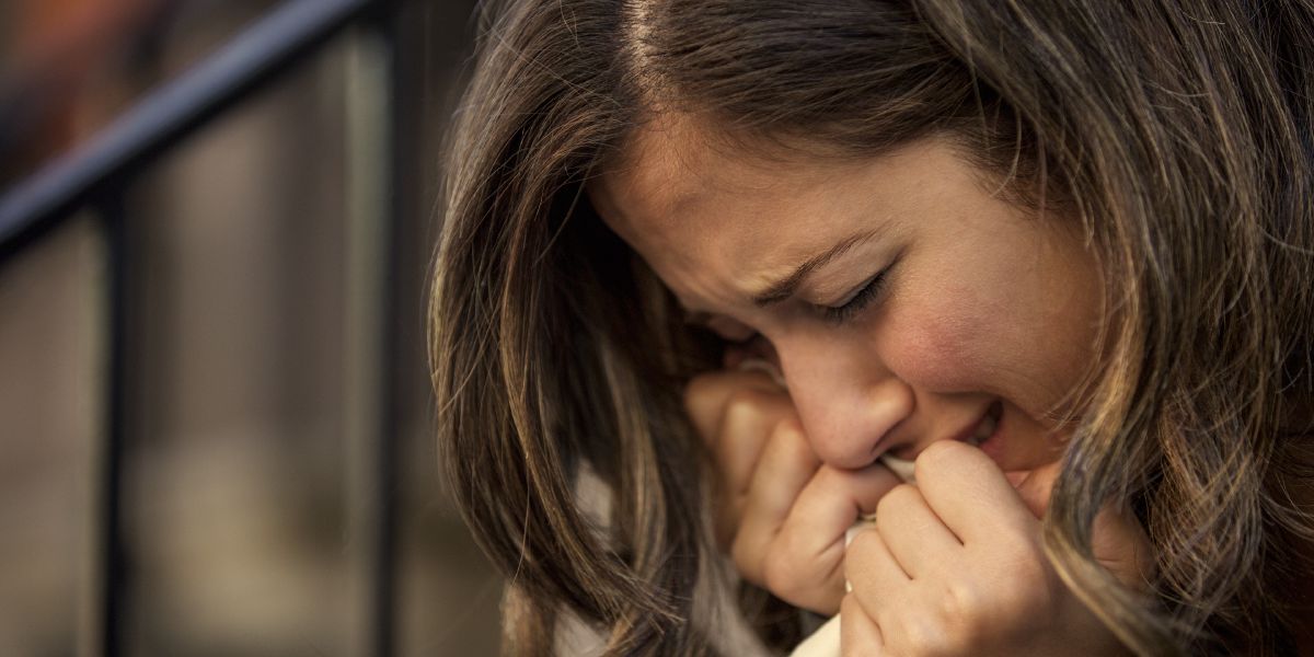 En kvinna som sörjer