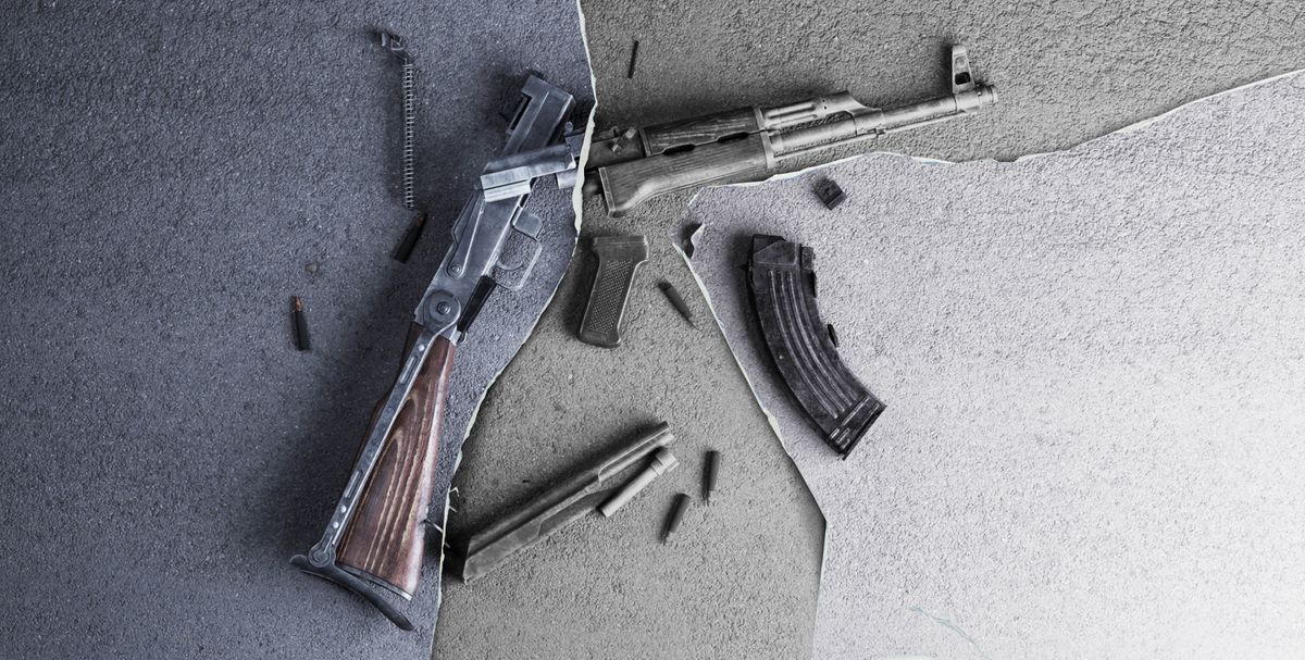 Ett sönderrivet foto på ett obrukbart vapen i delar.