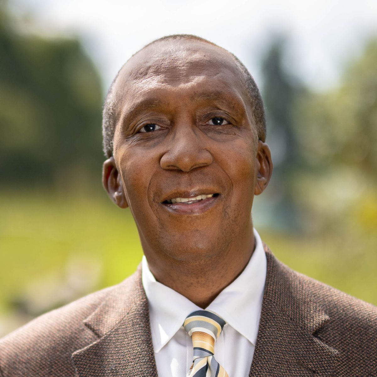 Loyiso.
