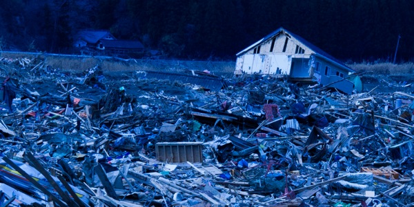 Vifusi baada ya tetemeko la ardhi na tsunami