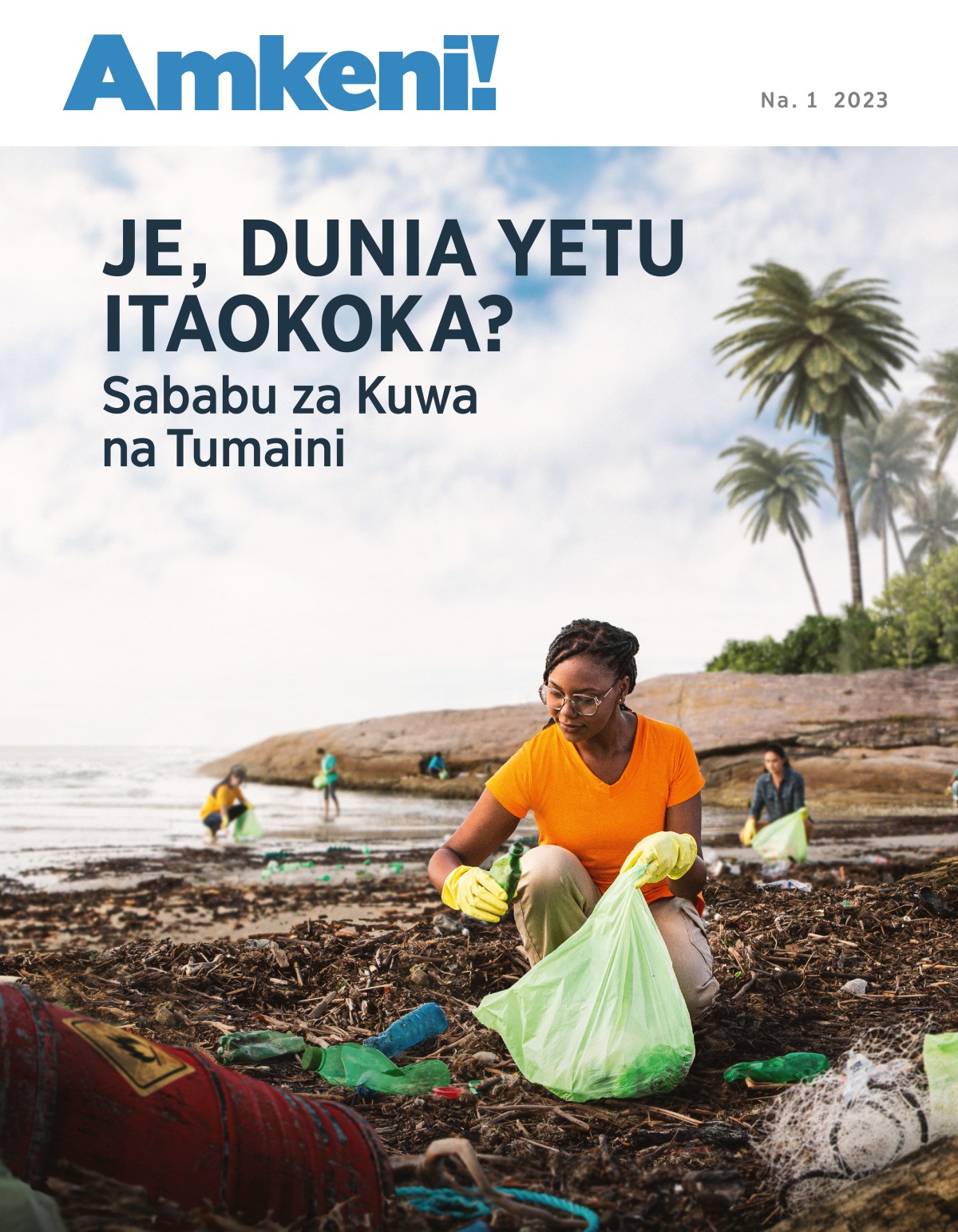 Watu wakiokota takataka katika ufuo wa bahari.