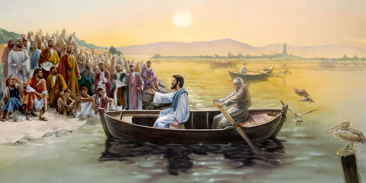 Yesu afundisha umati ulio ufuoni akiwa kwenye mashua ndogo