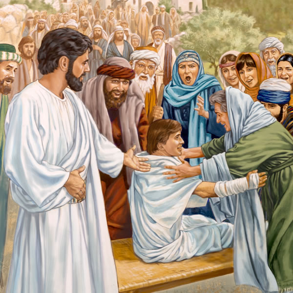 Yesu anamkabidhi kijana aliyefufuliwa kwa mama yake; umati ulioshangaa unaangalia