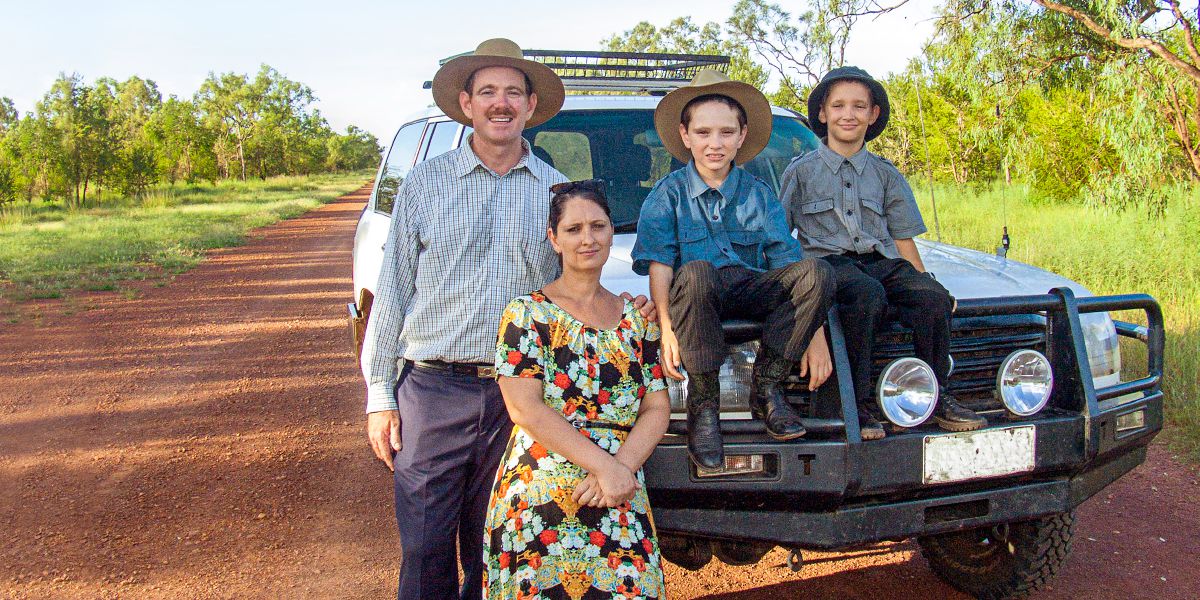 Burnett, Simone, Eston, na Caleb