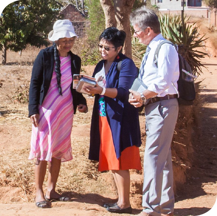 Nadine na Didier wakimhubiria mwanamke fulani