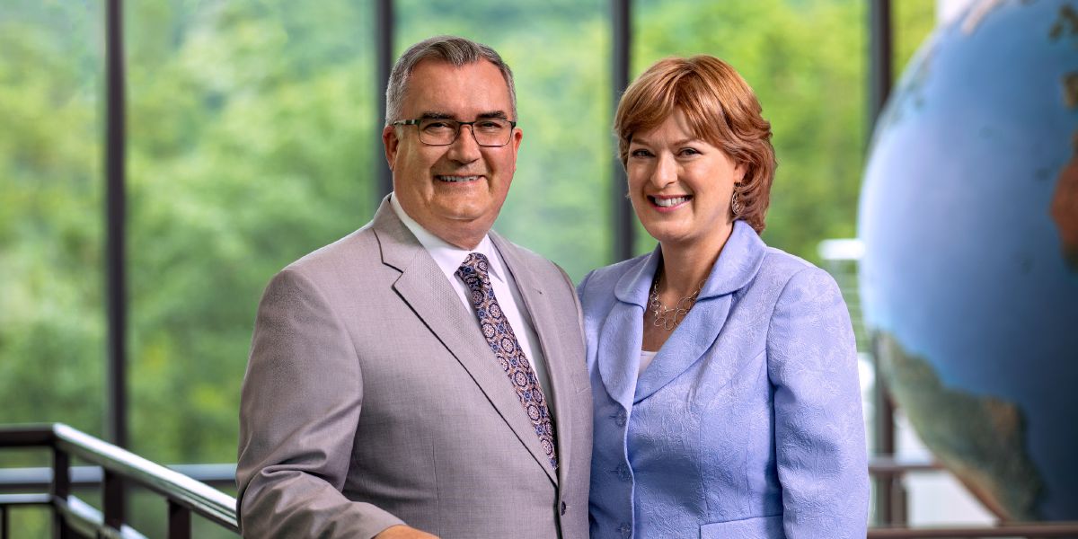 Kenneth E. Cook, Jr., na Jamie, mke wake