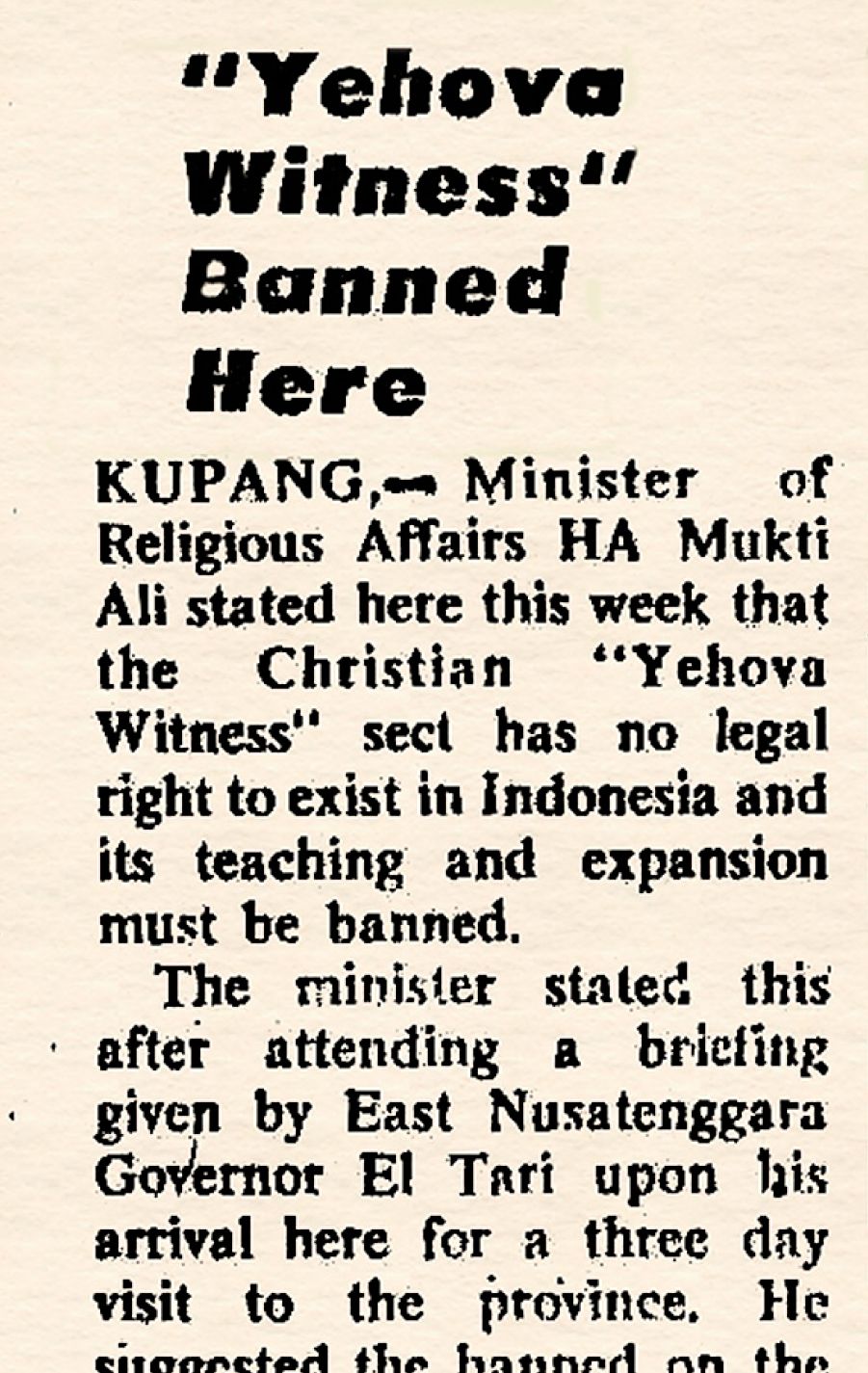 Gazeti la habari lilitangaza kupigwa marufuku Mashahidi wa Yehova nchini Indonesia, Desemba 1976