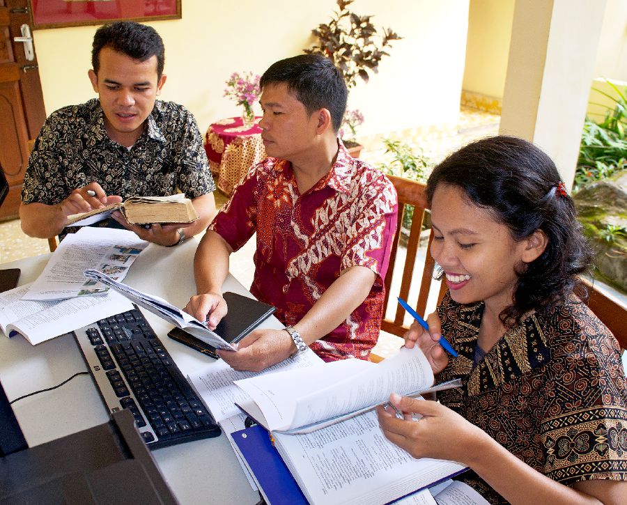 Kikundi cha Utafsiri cha lugha ya Batak-Toba huko Sumatra Kaskazini