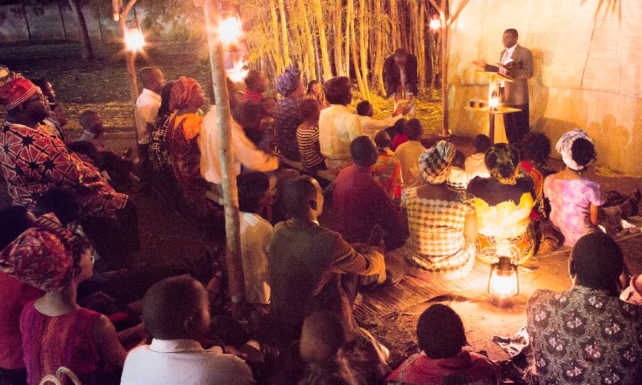 Kikundi cha mbali nchini Malawi chenye hudhurio la watu 120 kikiadhimisha Ukumbusho