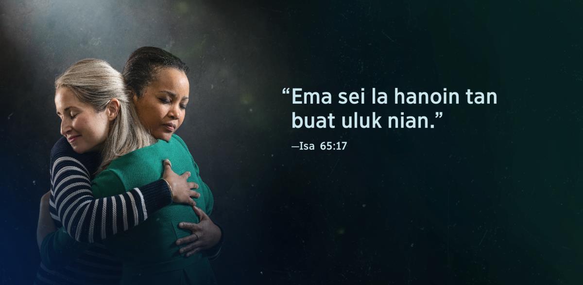 Liafuan husi Isaias 65:17 neʼebé dehan: “Ema sei la hanoin tan buat uluk nian”, mosu iha irmán naʼin-rua nia foto sorin neʼebé hakoʼak malu.