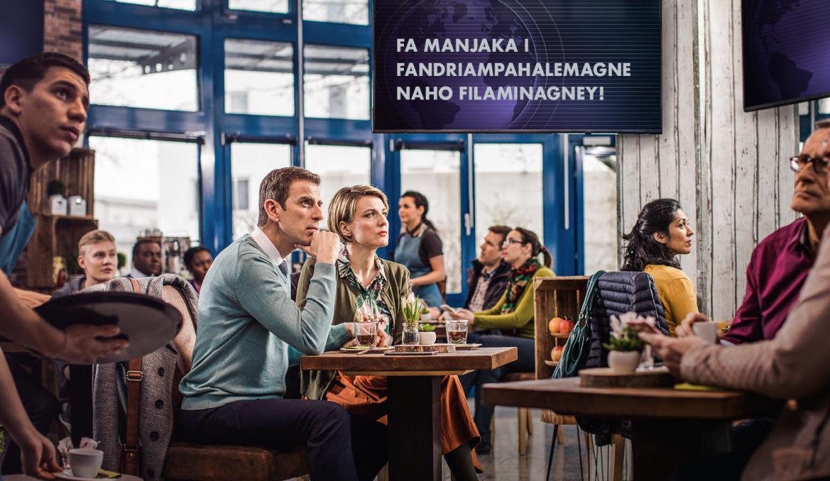 Mpivaly boake nanompo mitofatofa amy ty hotely raike. Misy vaovao tampoke amy ty tele mirehake fa misy “fandriampahalemagne naho filaminagne.” Liagne ama’e iaby ze ndaty an-kotely ao. Faie tsy mino io iareo mirovaly.