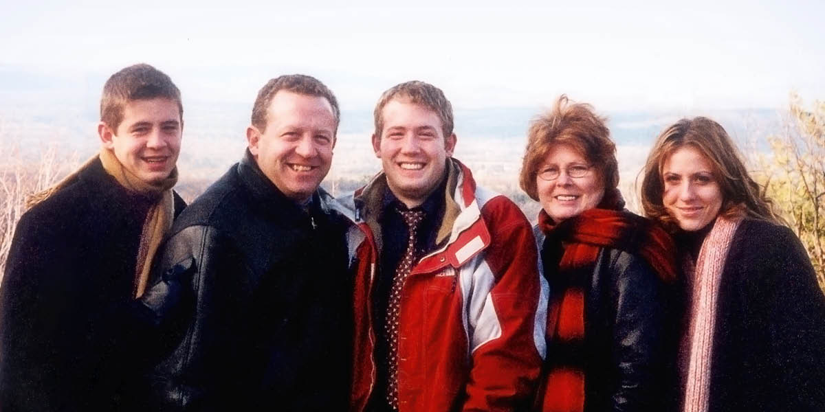 เดวิด มาซา​กับ​ภรรยา​และ​ลูก​ ๆ 3 คน