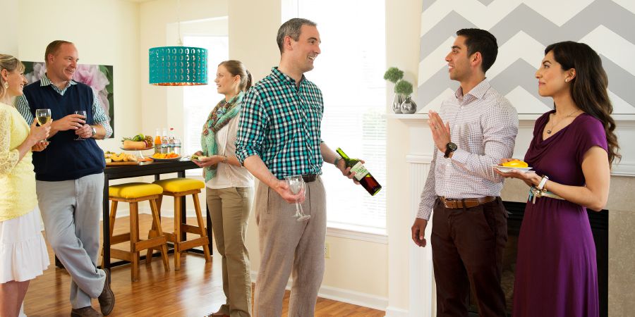 พี่​น้อง​ชาย​ปฏิเสธ​ที่​จะ​กิน​ไวน์​ใน​งาน​เลี้ยง