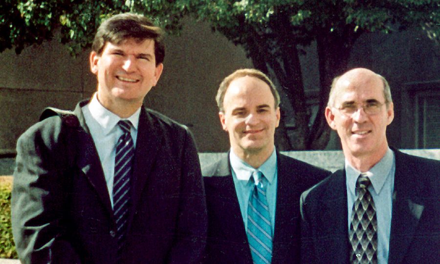 พี่​น้อง​แผน​กฎหมาย​จาก​สหรัฐ