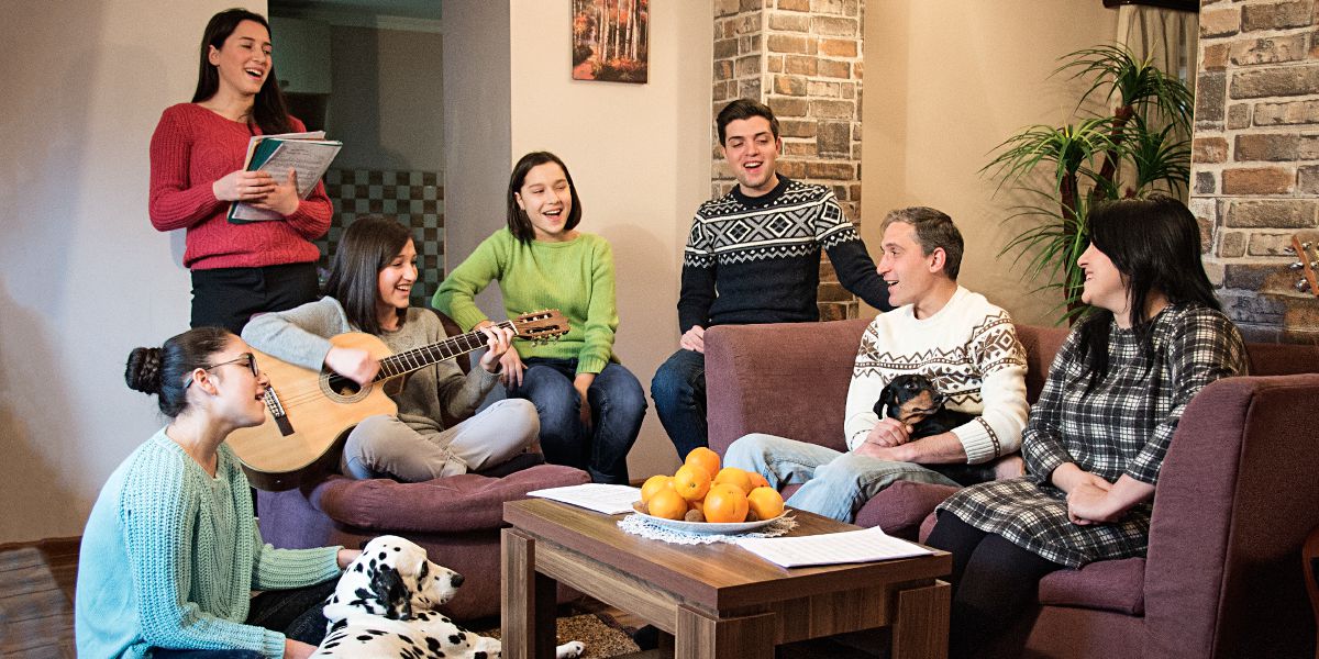 พยาน​ฯ​หนุ่ม​สาว​ใน​จอร์เจีย​ร้อง​เพลง​อย่าง​มี​ความ​สุข