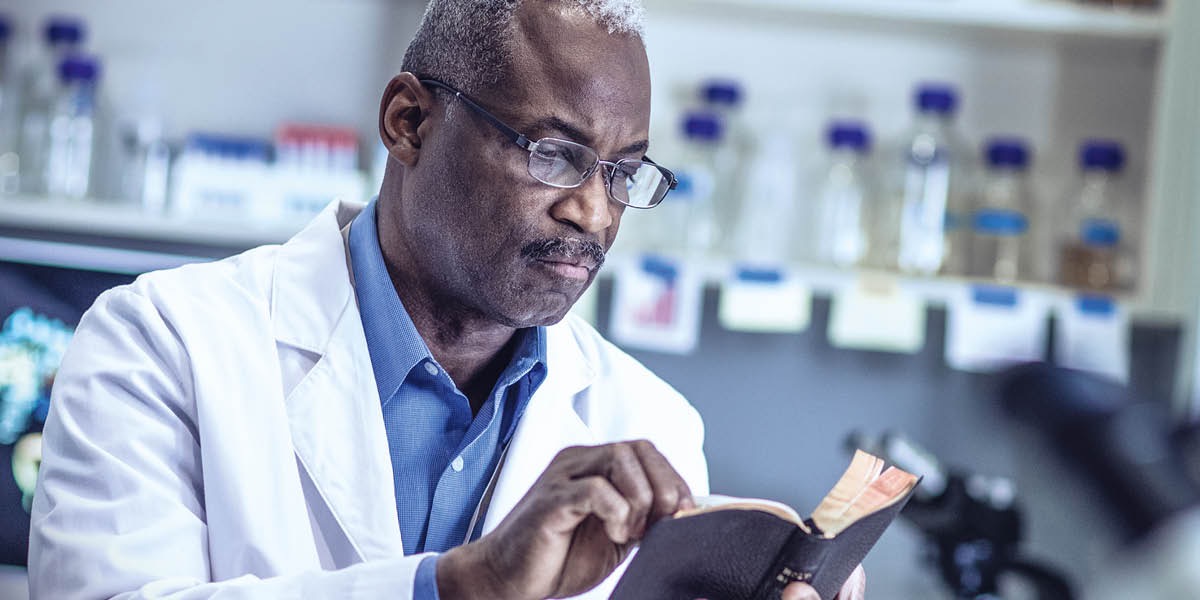 ሓደ ኻብቶም ኣቐዲሞም እተራእዩ ተመራመርቲ ስነ ፍልጠት፡ መጽሓፍ ቅዱስ የንብብ