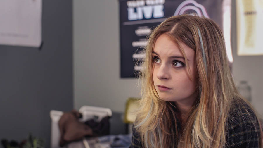 «Şägirt taýýarlap şatlanyň we ukybyňyzy ösdüriň. Ýürege täsir ediň» diýen wideodan parça. Jasmin Nitany diňleýär.