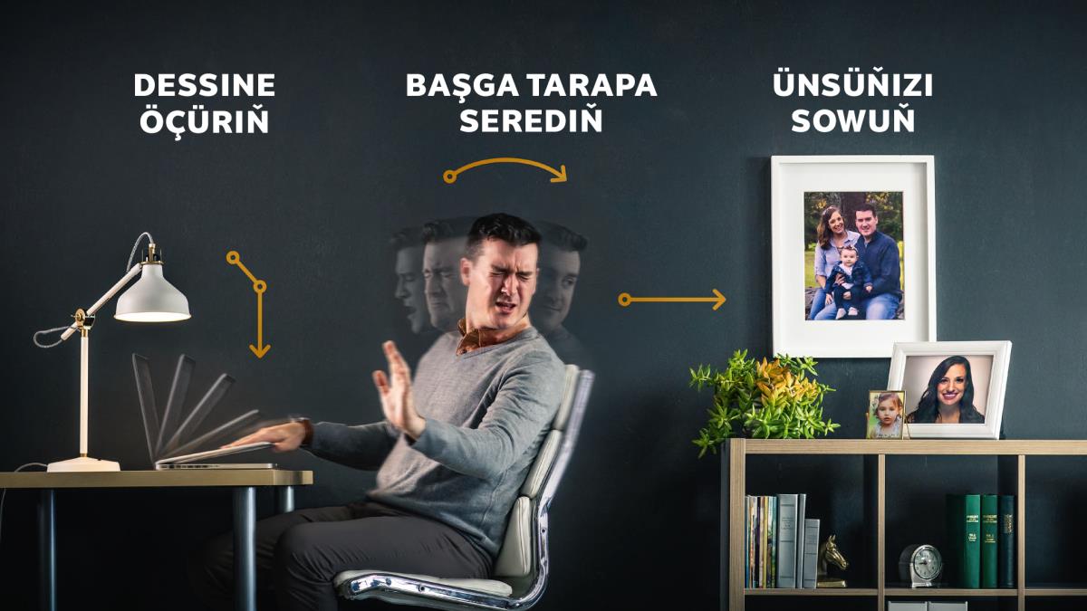Dogan kompýuterini dessine öçürýär, başga tarapa seredýär we ünsüni aýalynyň hem-de gyzynyň suratyna gönükdirýär