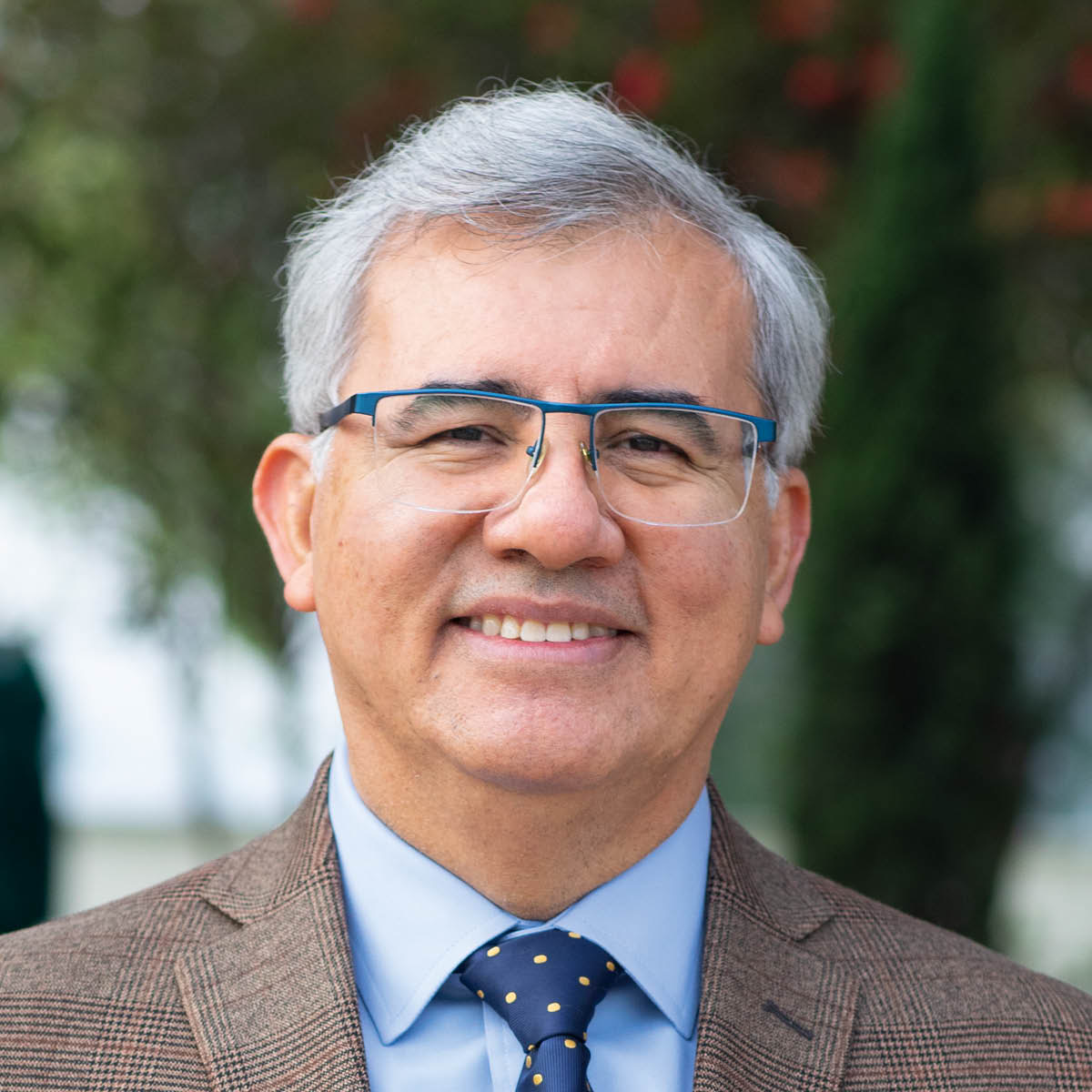 Si Daniel.