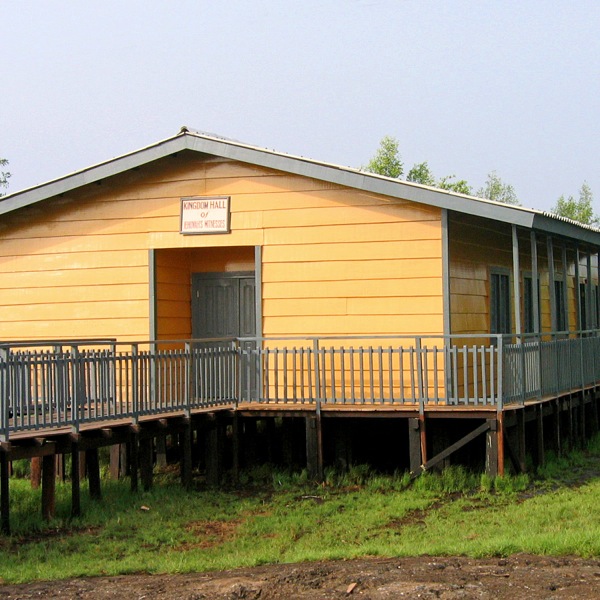 Un Salón del Reino de Nigeria después de ser remodelado