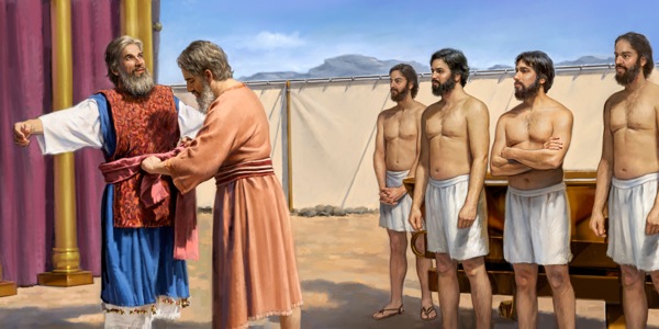 Fopela pikinini man bilong Aron i sanap lukluk na Moses i pasim ol klos bilong Het Pris long Aron