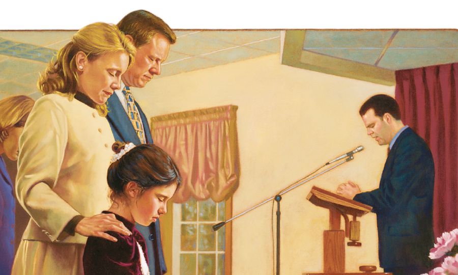 İbadette dua edilirken bir aile duayı dinliyor