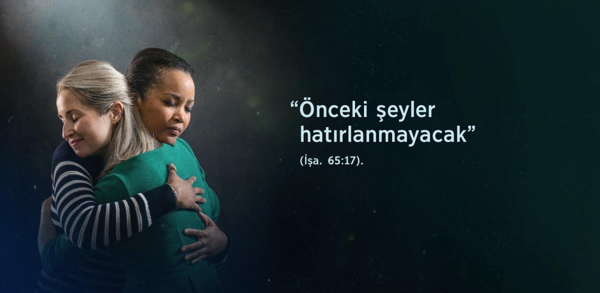 Birbirine sarılan iki hemşirenin resminin yanında İşaya 65:17’deki şu sözler yer alıyor: “Önceki şeyler hatırlanmayacak.” Onlar birbirlerini bağışladıkları için yüzlerinde rahatlamış bir ifade var.