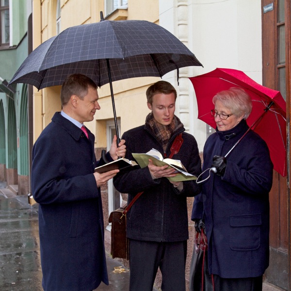 Omugurusi ow’ekitebe ali mubuheereza