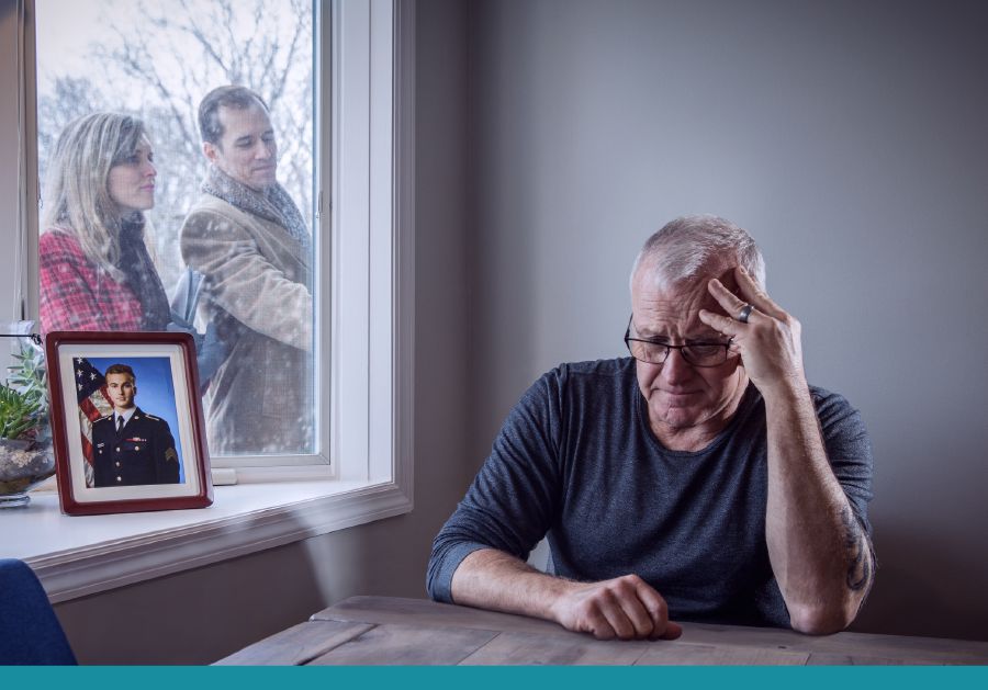 Omusaija ayanga kukinguraho orwigi rwe hanyuma y’Abakaiso ba Yahwe kukonkona, baitu aine enaku habw’ebizibu ebyatungire omu bwomeezi bwe