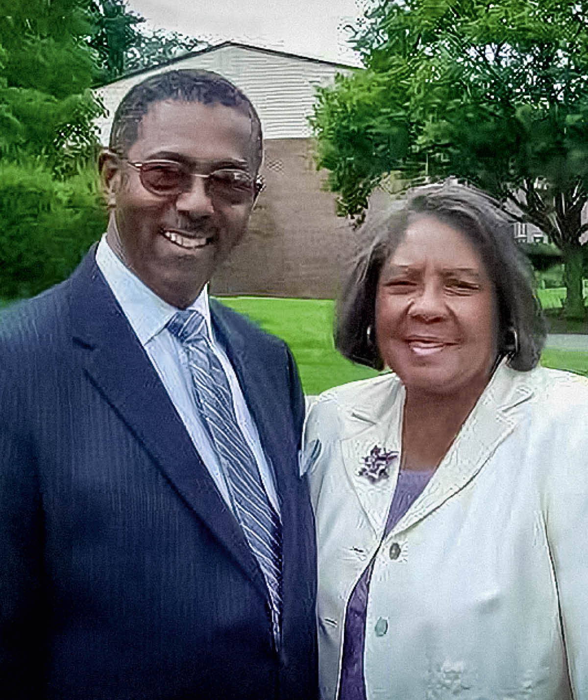 Leon Weaver, Jr. obwakaba akyali muto.