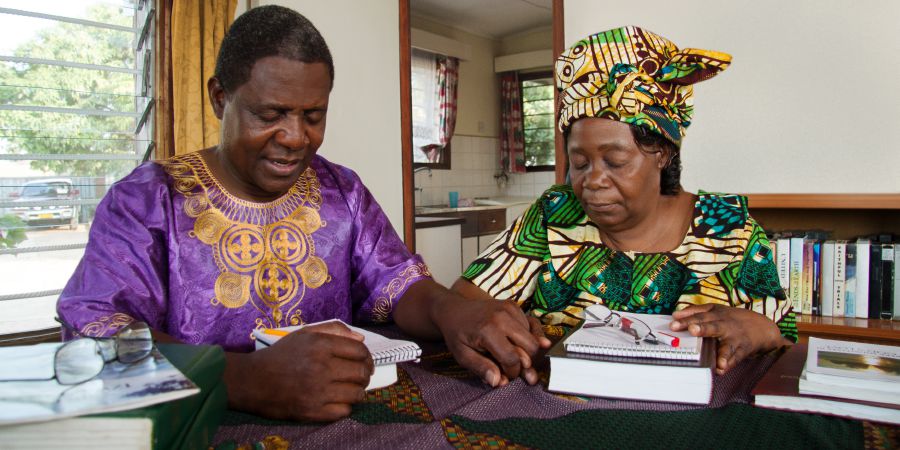 Mfumu wakulomba na muwoli wake pambere ŵandambe kusopa