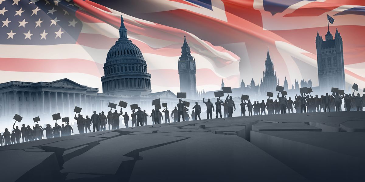 Nyumba za boma, kumanyuma kwake kuli ndembera za charu cha United States na Britain. Gulu la ŵanthu ŵakuchita viwoneskero lili panthazi pa nyumba za boma apo charu chikung’aluka panthazi pawo.