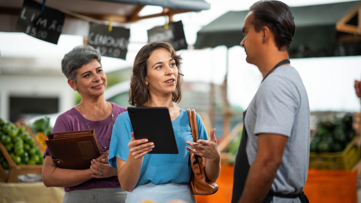 Anuanom mmea mmienu no redi ɔbarima foforo adanse wɔ gua so. Onuawa a na ɛyɛ den ma no sɛ obedi obi adanse no, seesei ɔde ahotoso redi ɔbarima no adanse.