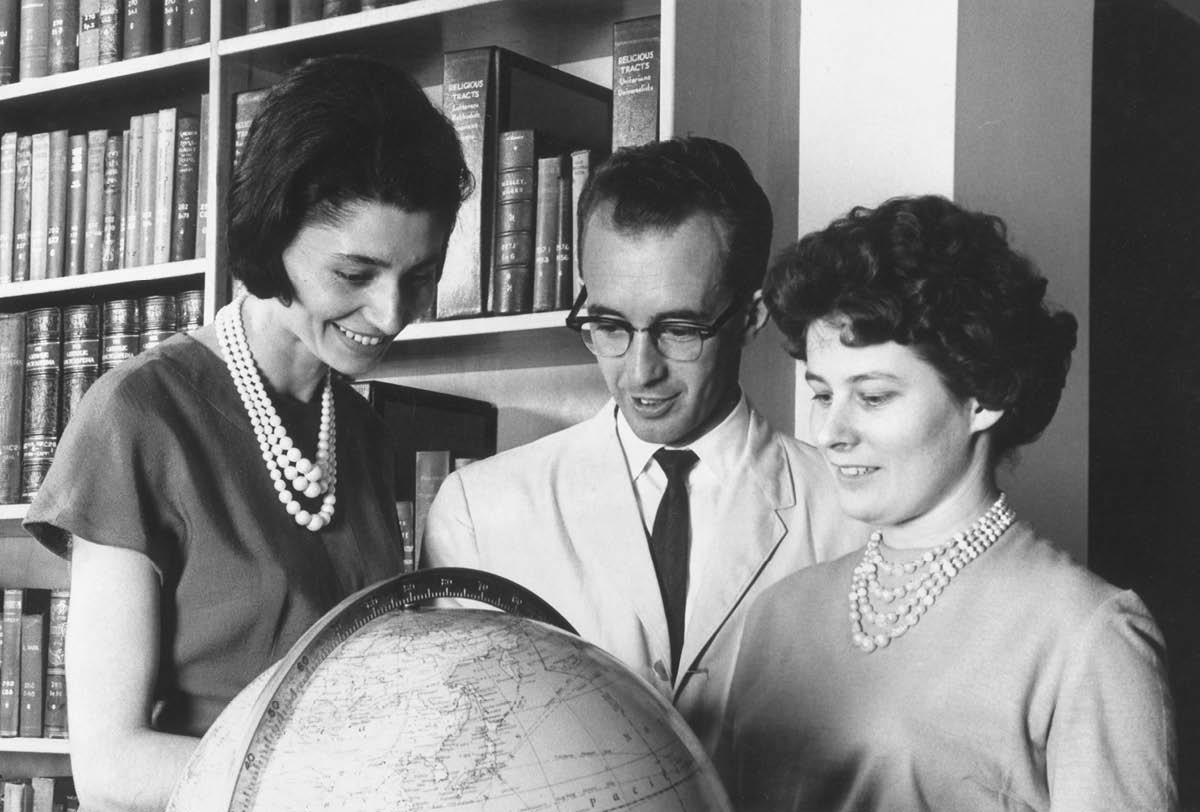 Elfriede xchiʼuk xchiʼiltak ta chanun ta Galaad te yakal tskʼelik Globo terráqueo.