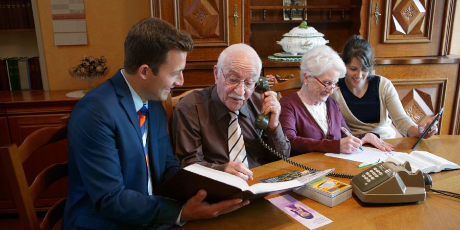 Ermanoetik ti tskoltaik li buchʼutik oy xa sjabilalik sventa xcholik mantal ta telefono xchiʼuk ta karta