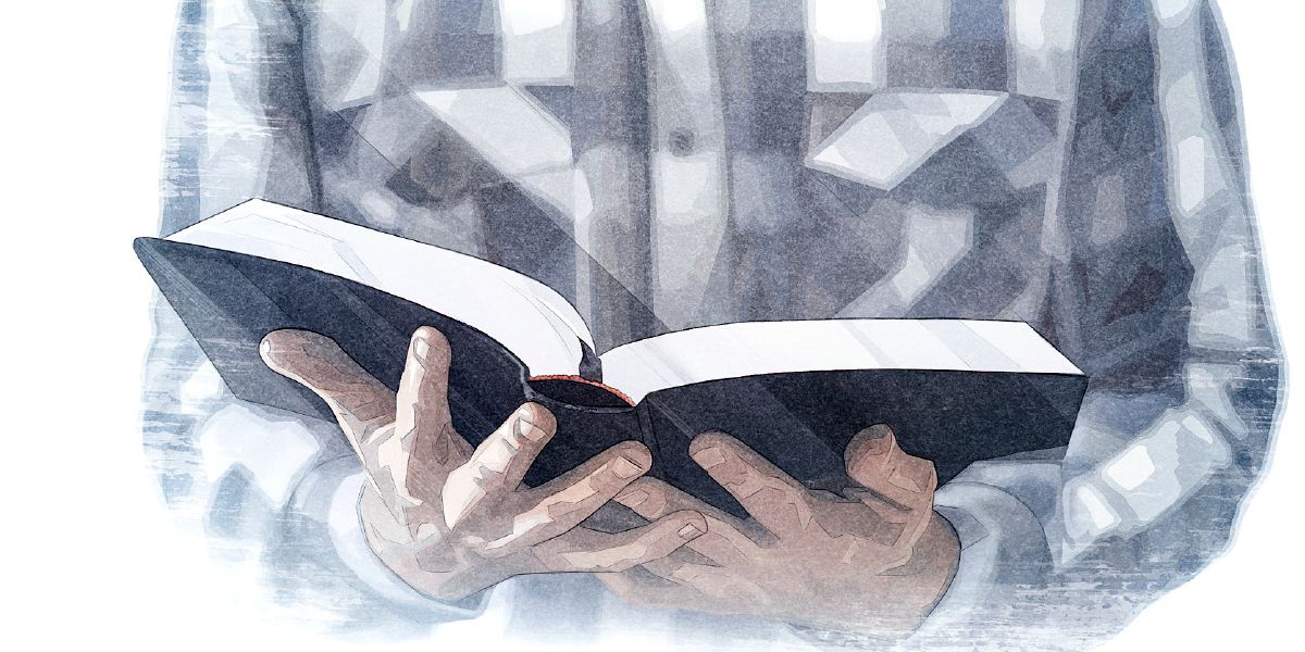 Чоловік читає Біблію