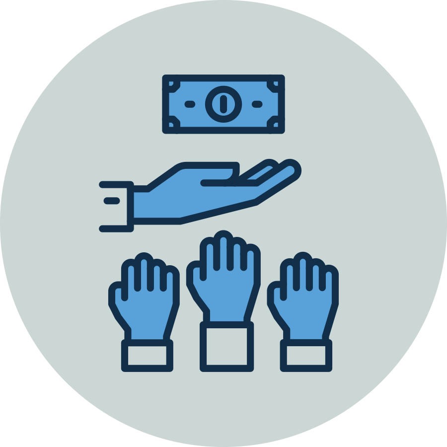 Багато рук тягнуться за грошима