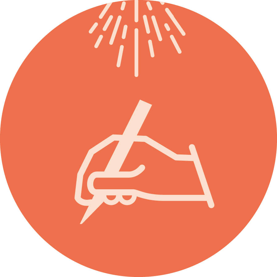 На руку, яка пише, ллється світло згори.