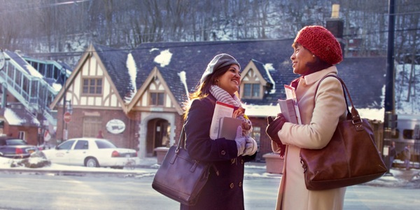 Дві піонерки в служінні