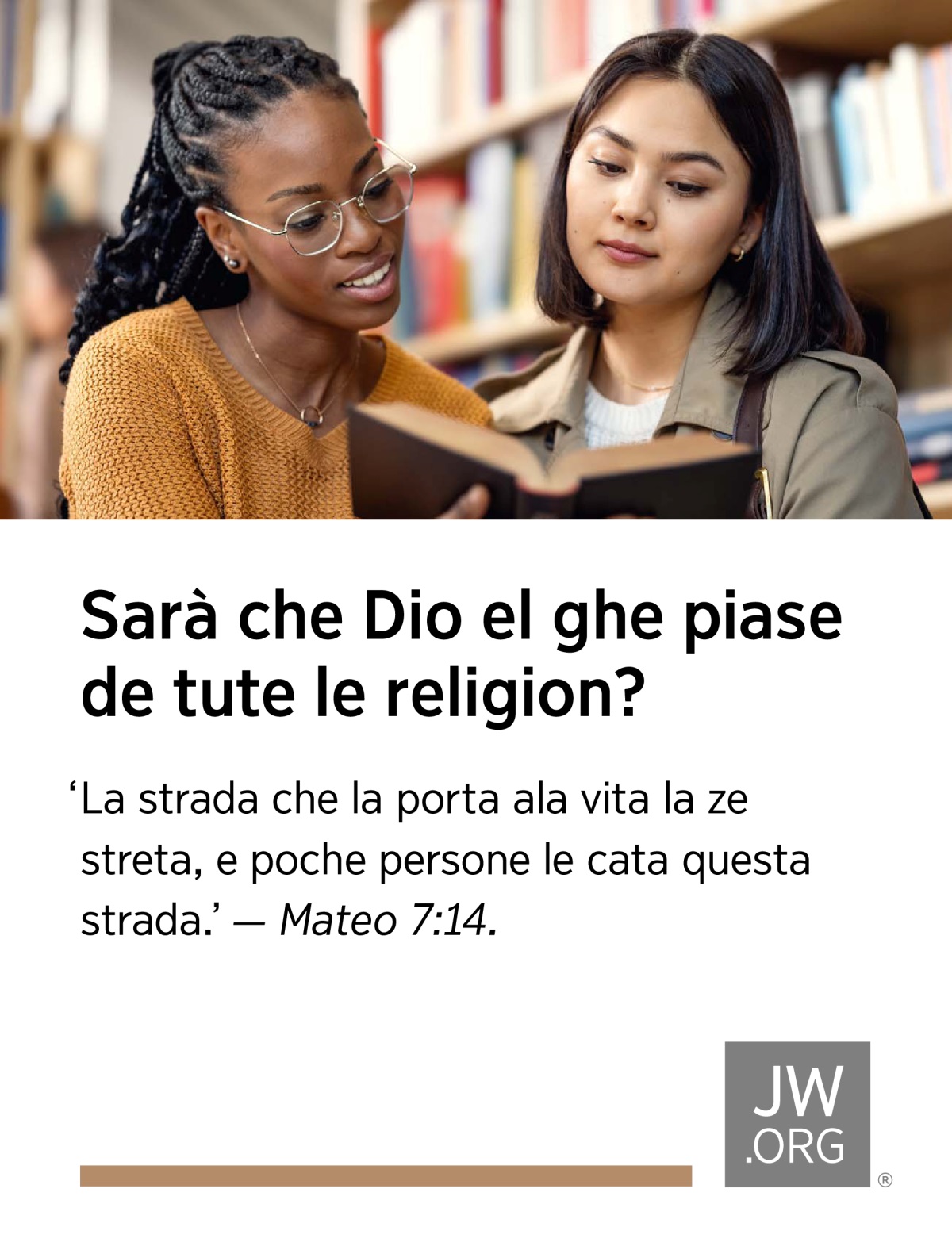Due tose le lede con atension un libro nte una biblioteca.