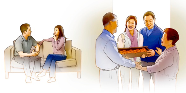 Vợ chồng thảo luận với nhau; chồng cùng vợ tặng quà cho cha mẹ của họ