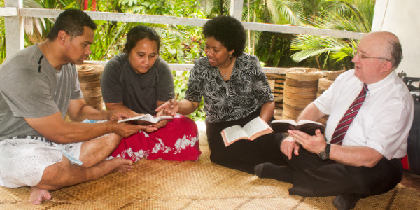 Anh Geoffrey và chị Loraini Jackson làm chứng ở Fiji