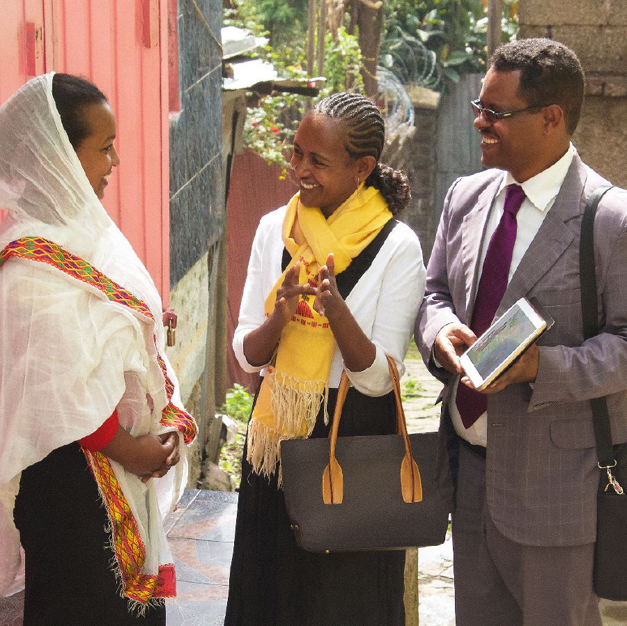 Một cặp vợ chồng cùng tham gia thánh chức