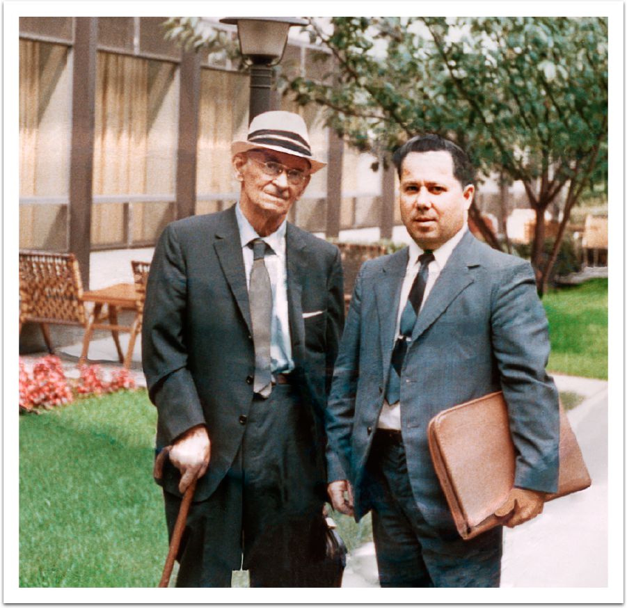 Anh Demetrius Papageorge và anh Corwin Robison