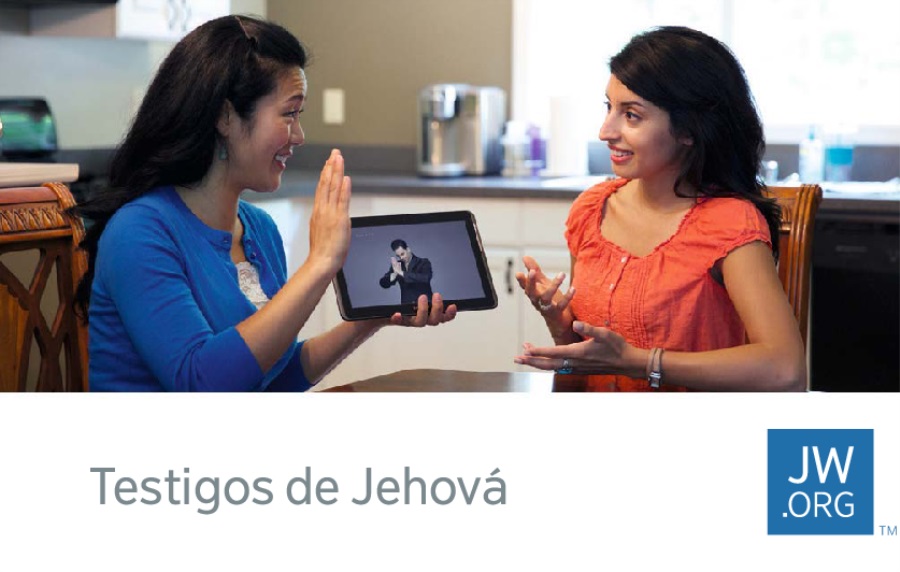 Una tarjeta de contacto de jw.org que muestra a una testigo de Jehová leyendo un texto bíblico a una persona