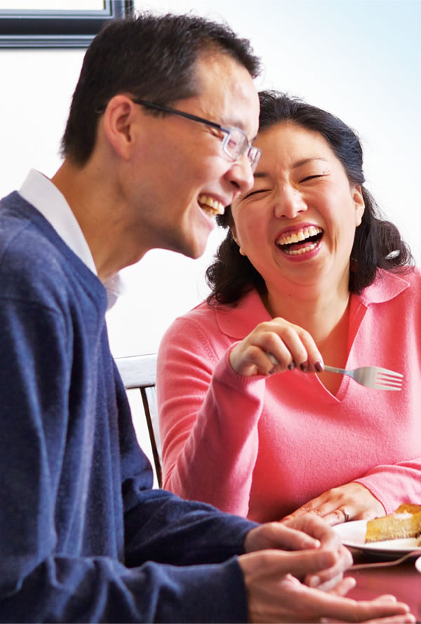 Husband and wife wey them de happy