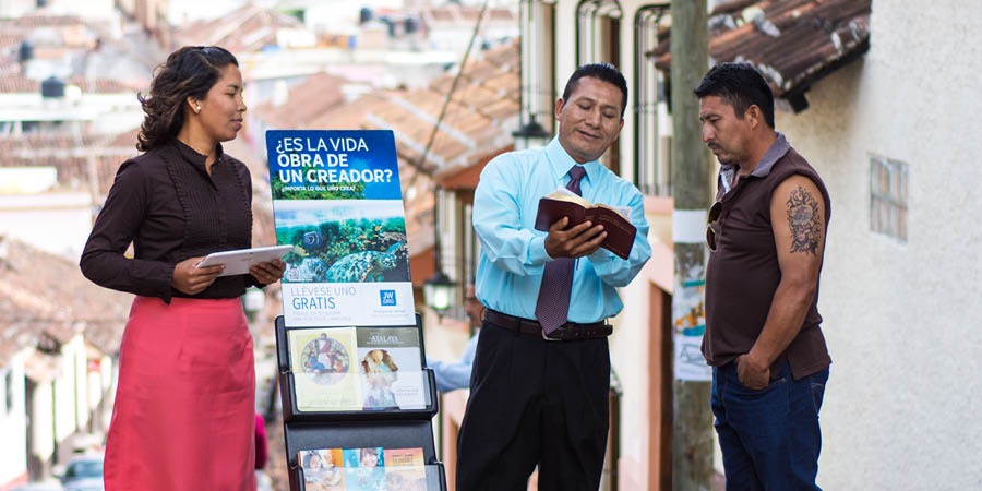 Cristóbal Díaz de do public witnessing