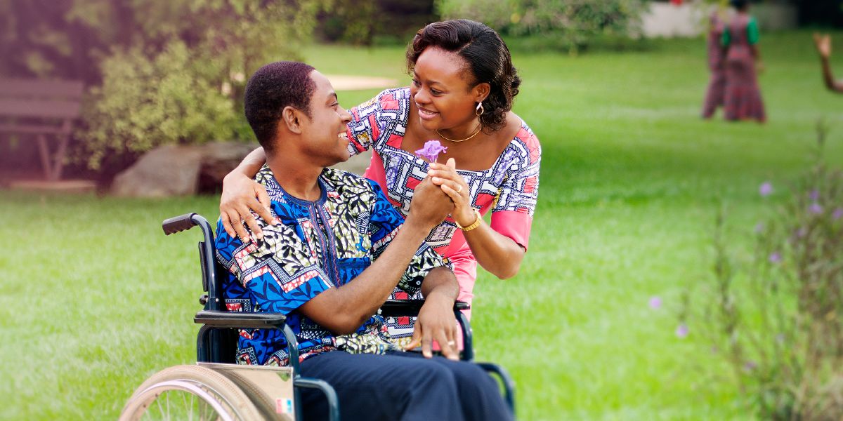 Indoda ekwisitulo esinamavili inika umkayo intyatyambo