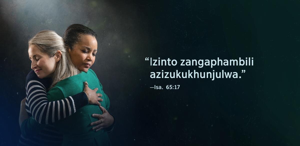 Ngakoodade ababini abagoneneyo nekwehle umthwalo emagxeni abo kuvele amazwi akuIsaya 65:17 athi “Izinto zangaphambili azizukukhunjulwa.”